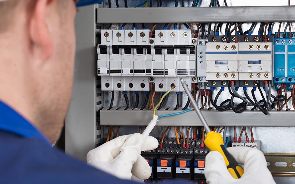 taux horaire électricien Paris 11